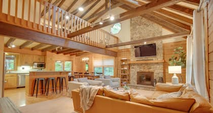 Fireside Cabin | HOT TUB, TV + Game Room!