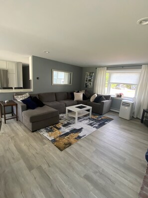 Smart TV, DVD player, books - Home away  Harwich (Harwich)