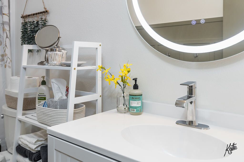 シャワー、ヘアドライヤー、タオル、石鹸