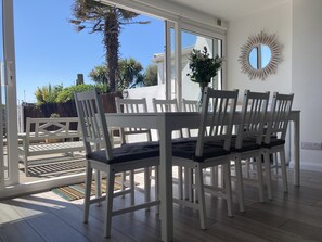 Outdoor dining - Stunning, newly refurbished, beachfront townhouse in Rustington (Rustington)