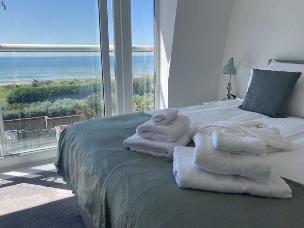 4 chambres, fer et planche à repasser, Wi-Fi gratuit, draps fournis