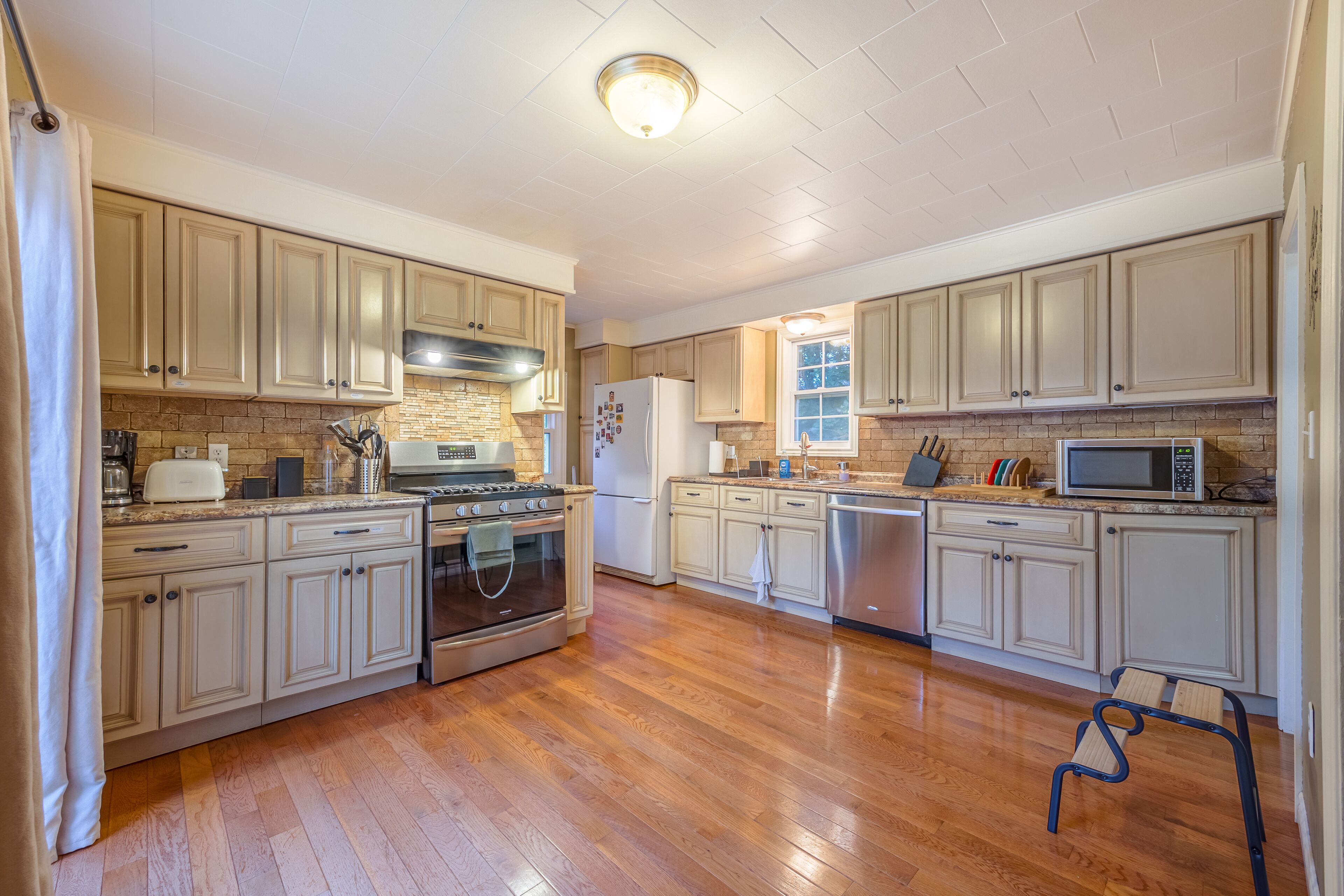 4 BDR Home☆Hot Tub☆Fire Pit☆BBQ☆Walk To River