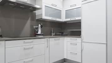 Fridge, oven, dishwasher, coffee/tea maker