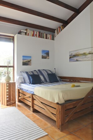 3 slaapkamers, een strijkplank/strijkijzer, reisbedje, wifi