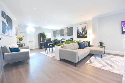 Contemporary Townhouse close to the Southbank & City Centre