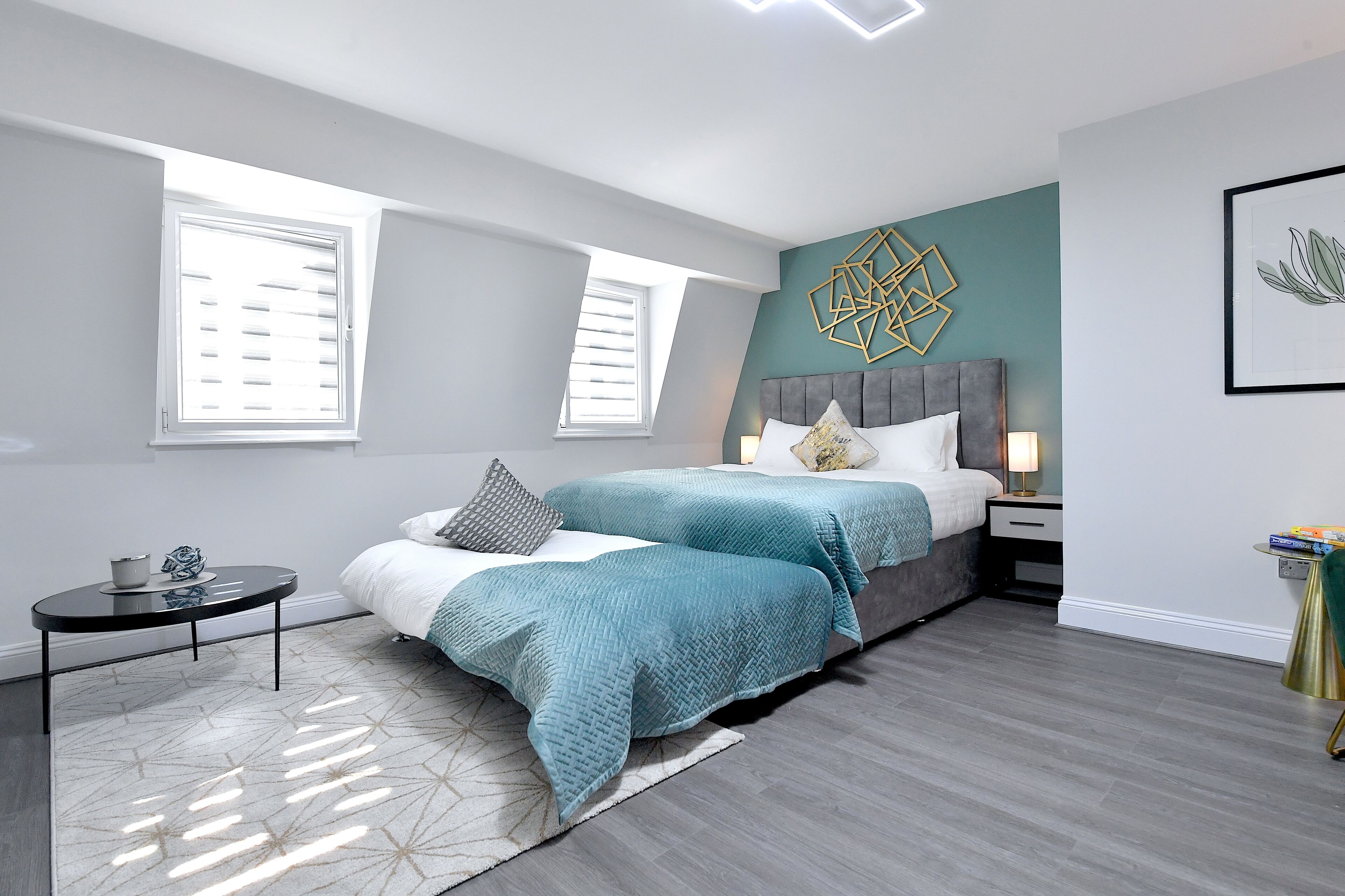 6 bedrooms, desk, iron/ironing board, travel cot