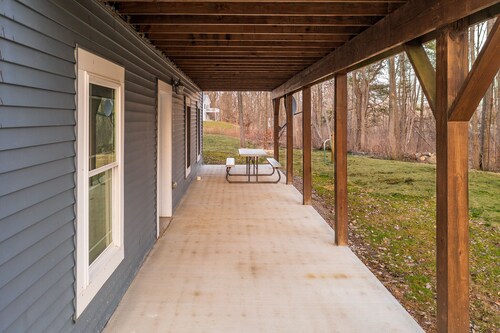 4 BR Home w/ Game Room. 3 Min from WGI & minutes from Wine Trail.