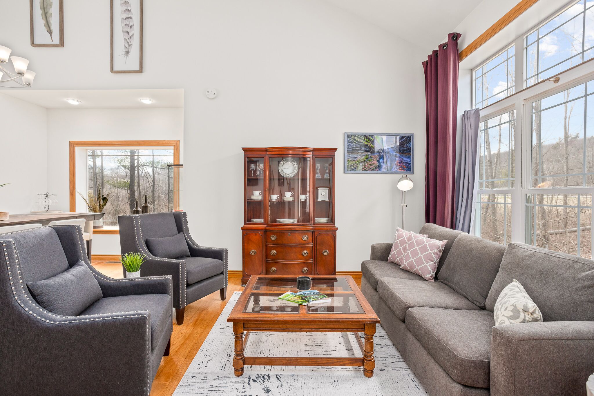 Smart-TV, Netflix, Tischfußball, Bücher