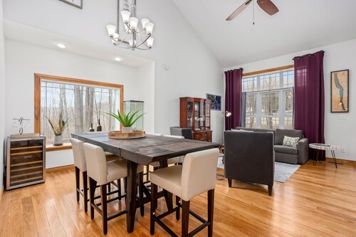 4 BR Home w/ Game Room. 3 Min from WGI & minutes from Wine Trail.