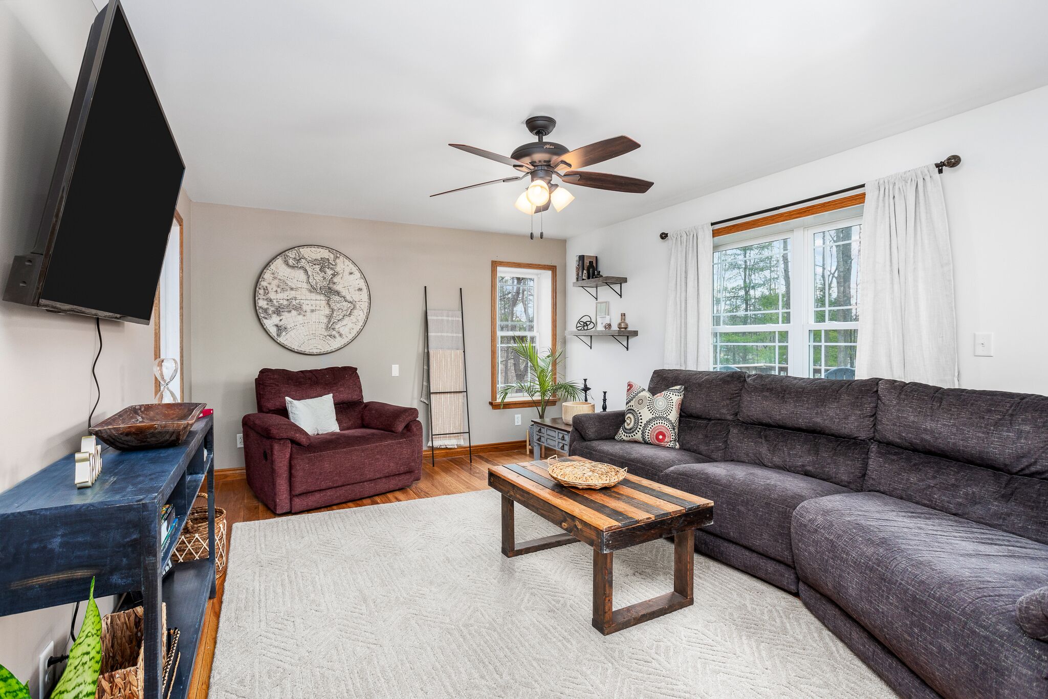 4 BR Home w/ Game Room. 3 Min from WGI & minutes from Wine Trail.