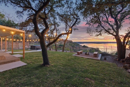 Terrace/patio. Blue Vista, lake view, hot tub, fire pit, covered patio