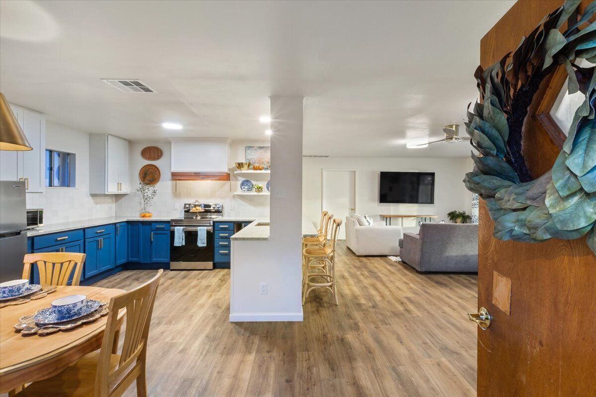 Blue Vista, lake view, hot tub, fire pit, covered patio