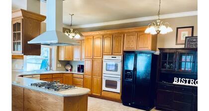 Beautiful home, historic property- downtown Nampa