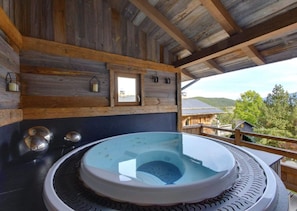 Bain à remous extérieur