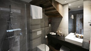 A modern bathroom with a glass-enclosed shower, a wooden ceiling, and a large mirror. - Chalet Ankaa Collection Greniers d'Alpages (BOLQUÈRE FONT-ROMEU)