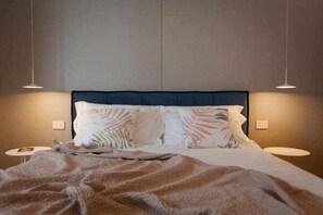 1 Schlafzimmer, Schreibtisch, Bügeleisen/Bügelbrett, Reisekinderbett