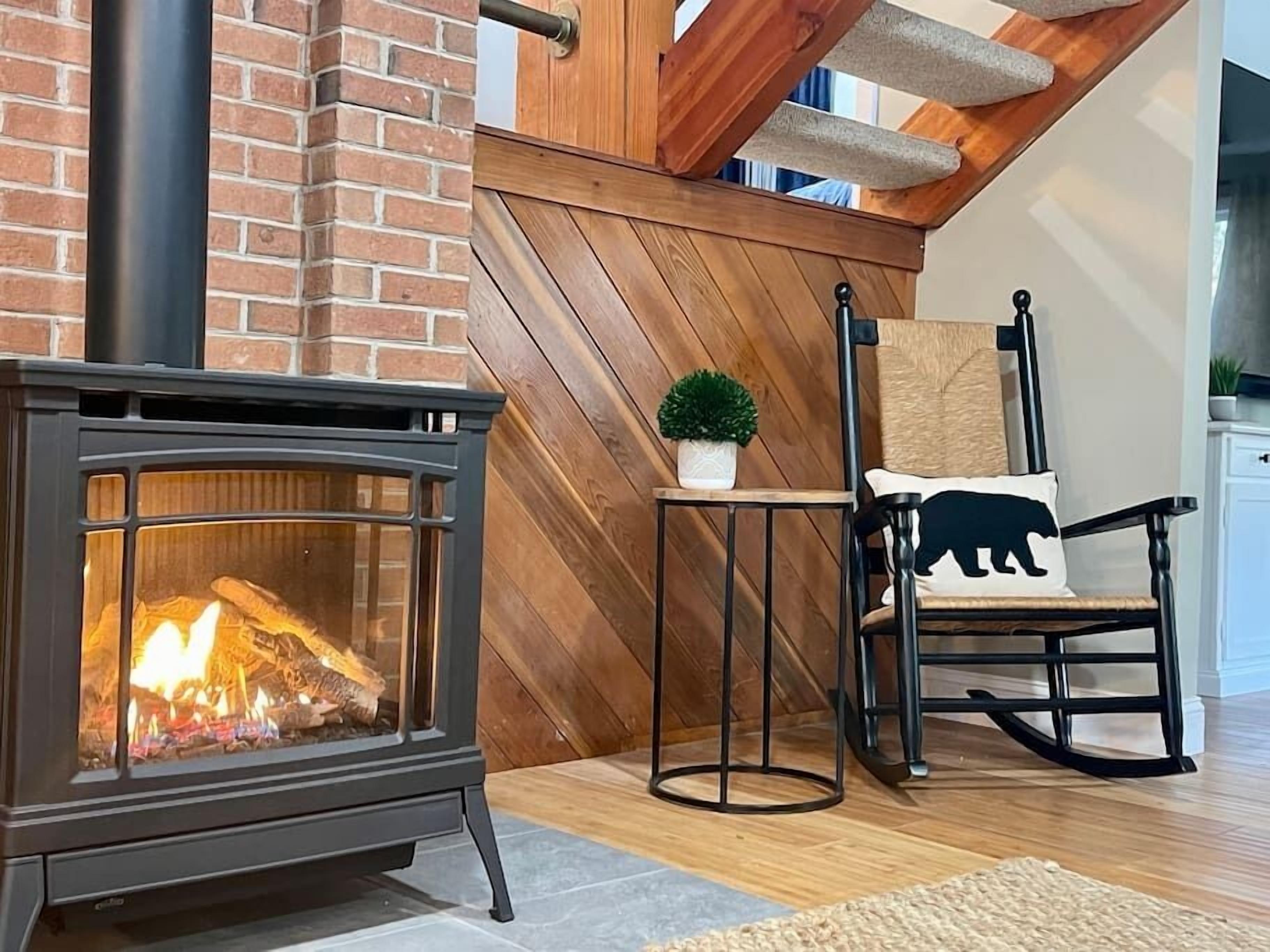 Luxurious & Lofty Mountain Retreat!