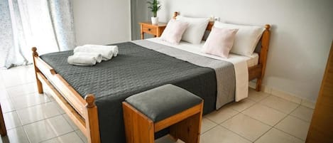 Safe på rommet, strykejern/-brett og wi-fi (inkludert)