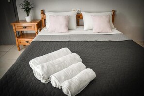 In-room safe, iron/ironing board, free WiFi - ANGELA  STUDIOS (Rhodes)