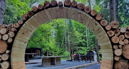 Riverside|Sauna|Hot tub|Pizza Oven|Dog-Friendly