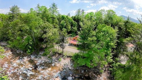 Riverside|Sauna|Hot tub|Pizza Oven|Dog-Friendly