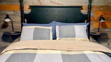 3 slaapkamers, een bureau, een strijkplank/strijkijzer, reisbedje