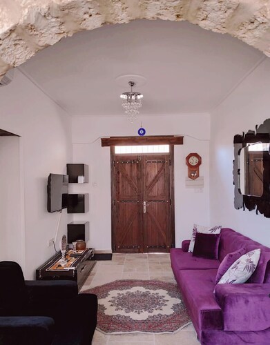 MALIA FOUNTAIN HOUSE