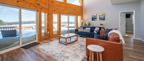 Smart-TV, Kamin, Videospiele, DVD-Player