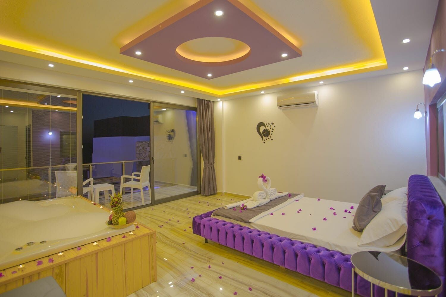 kalkan bölgesinde enfes deniz manzarasına sahip kiralık villa