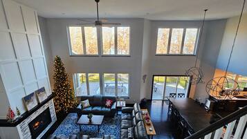 Smart-TV, Kamin, Tischfußball, Stereoanlage