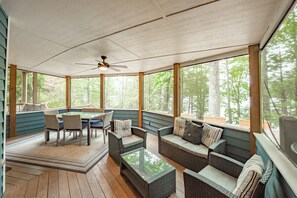 Interior - Peaceful Lakefront Gem w/ Dock, Hot Tub, Game Room (Oakland)
