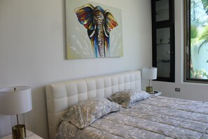 Tempur-Pedic-senge, pengeskab på værelset, individuelt design