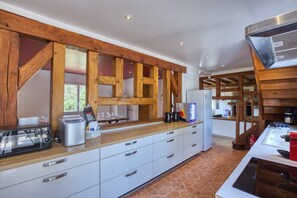 Kühlschrank, Mikrowelle, Ofen, Geschirrspüler