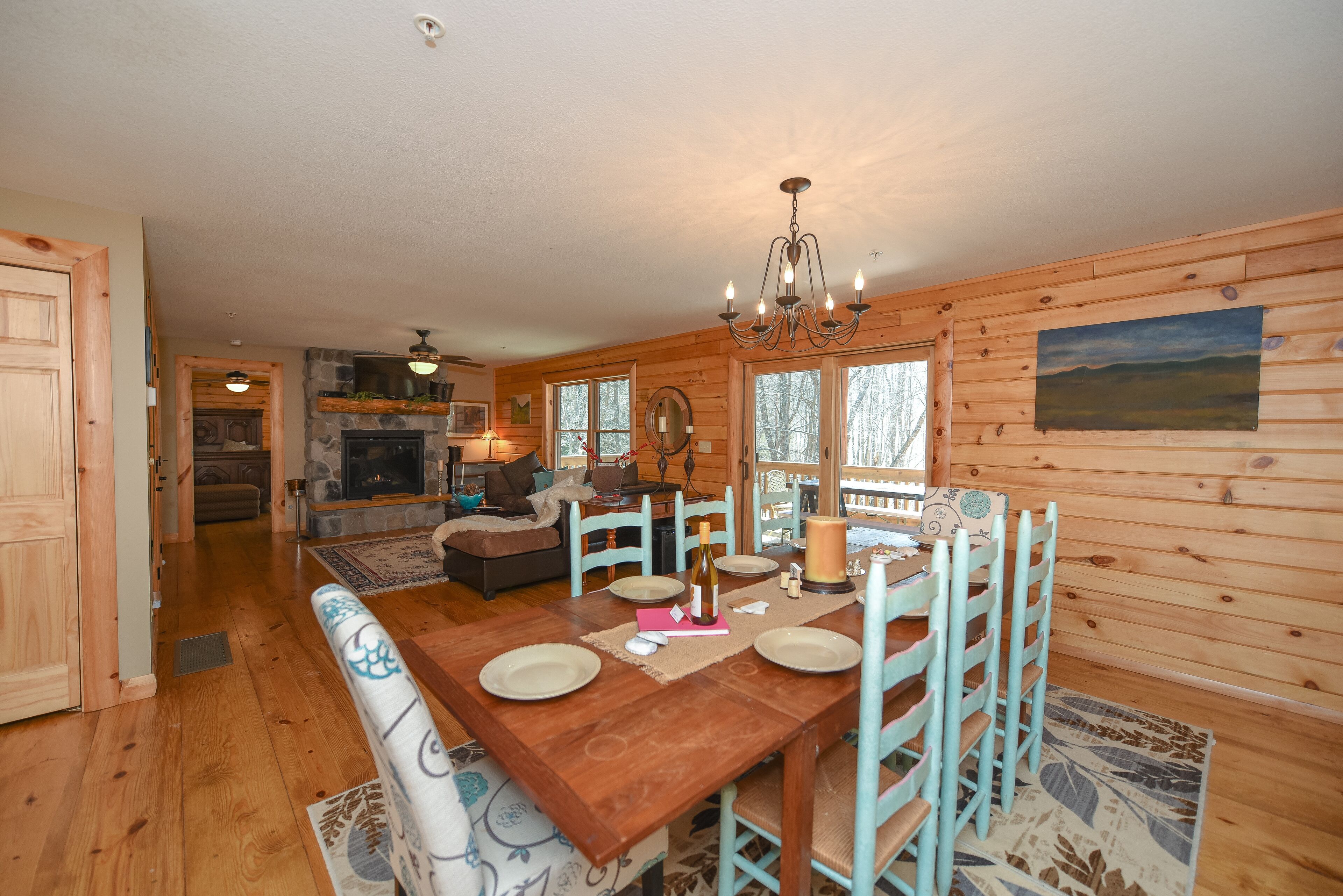 LuLu's Lake -9: Lake Area, Dogs Welcome, Hot Tub, Gas Fireplace!