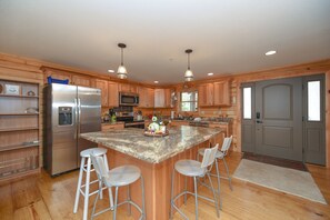 冰箱、微波炉、烤箱、炉灶