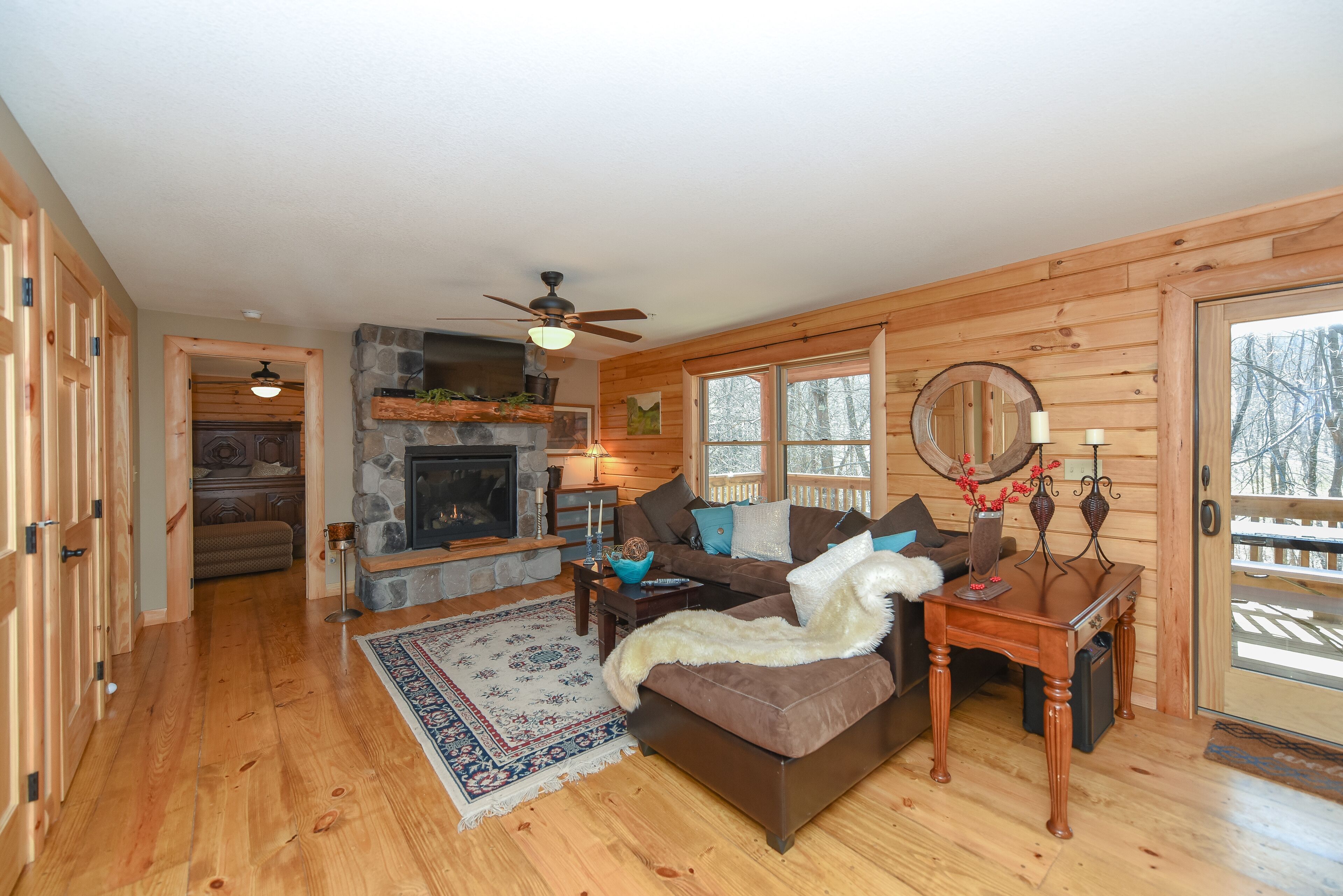 LuLu's Lake -9: Lake Area, Dogs Welcome, Hot Tub, Gas Fireplace!