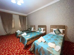 Peti besi dalam bilik, kalis bunyi, seterika/papan seterika 