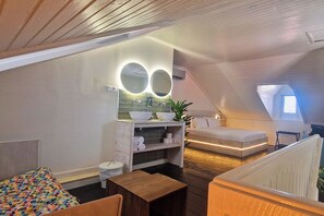 Junior Suite, Oceanfront | Premium bedding, free minibar, in-room safe, individually decorated