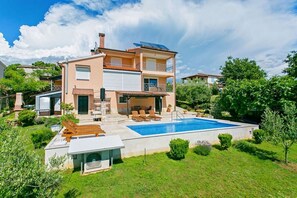 Exterior - Garden with pool and barbecue, air conditioning, wifi, quiet location (Poreč)