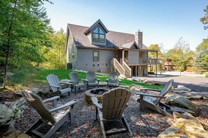 Property grounds - Mountaintop Haven w/ Hot Tub & Fire Pit (McHenry)