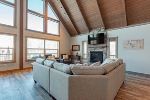 TV connectée, cheminée, lecteur de DVD