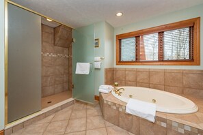 Dusche, Whirlpool, Handtücher