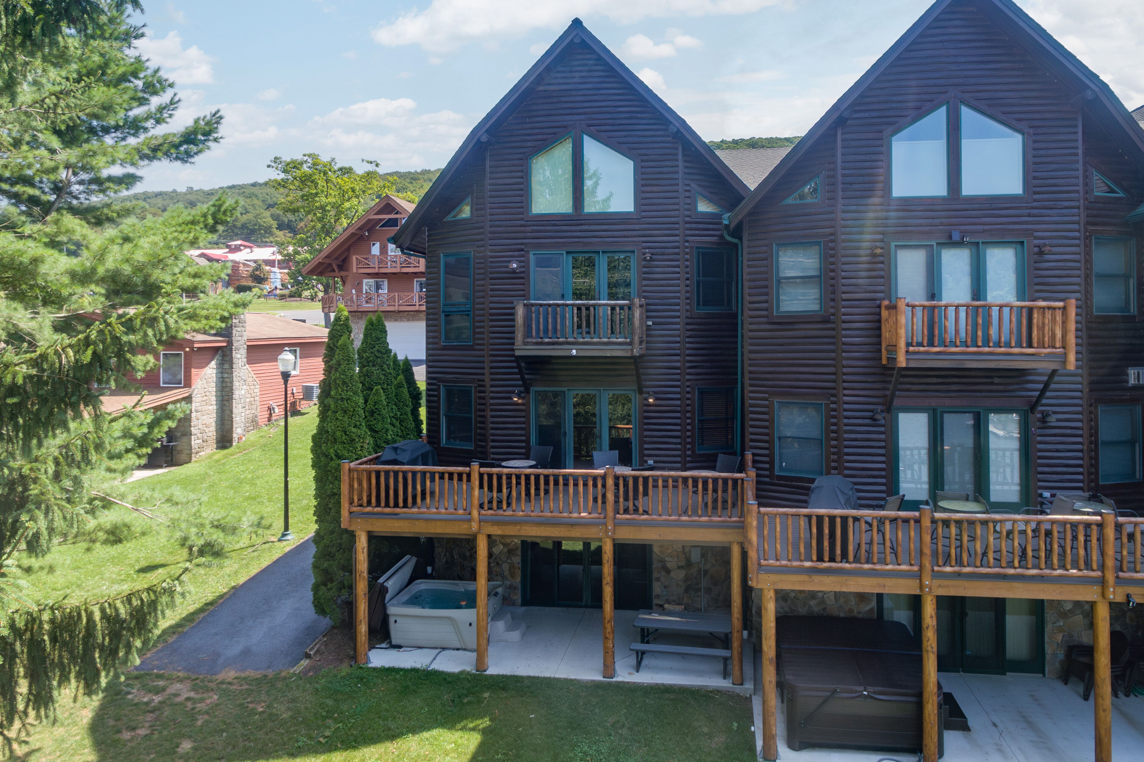 New! Cedar Shores Villa #06: Lakefront, Hot Tub!