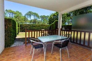Outdoor dining - Duplex 4 pers lakeside, beach and bike path (biscarrosse)