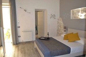 2 bedrooms, iron/ironing board, travel cot, WiFi
