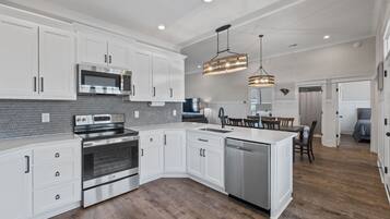 冰箱、微波炉、烤箱、炉灶