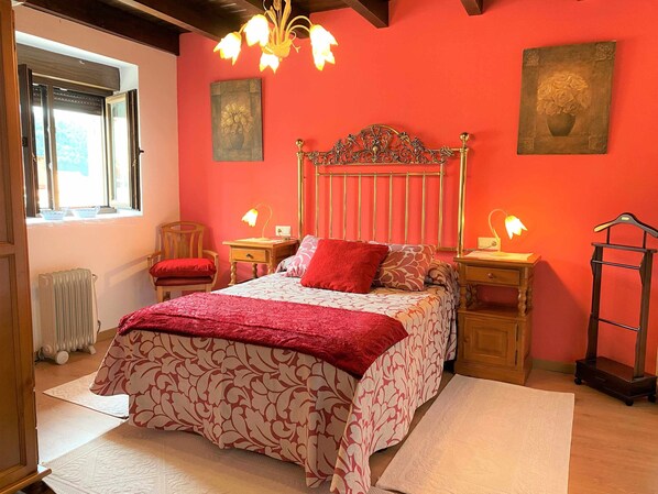 3 bedrooms, iron/ironing board, travel cot, free WiFi