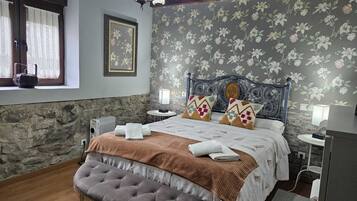 3 slaapkamers, een strijkplank/strijkijzer, reisbedje, gratis wifi