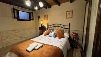 3 slaapkamers, een strijkplank/strijkijzer, reisbedje, gratis wifi