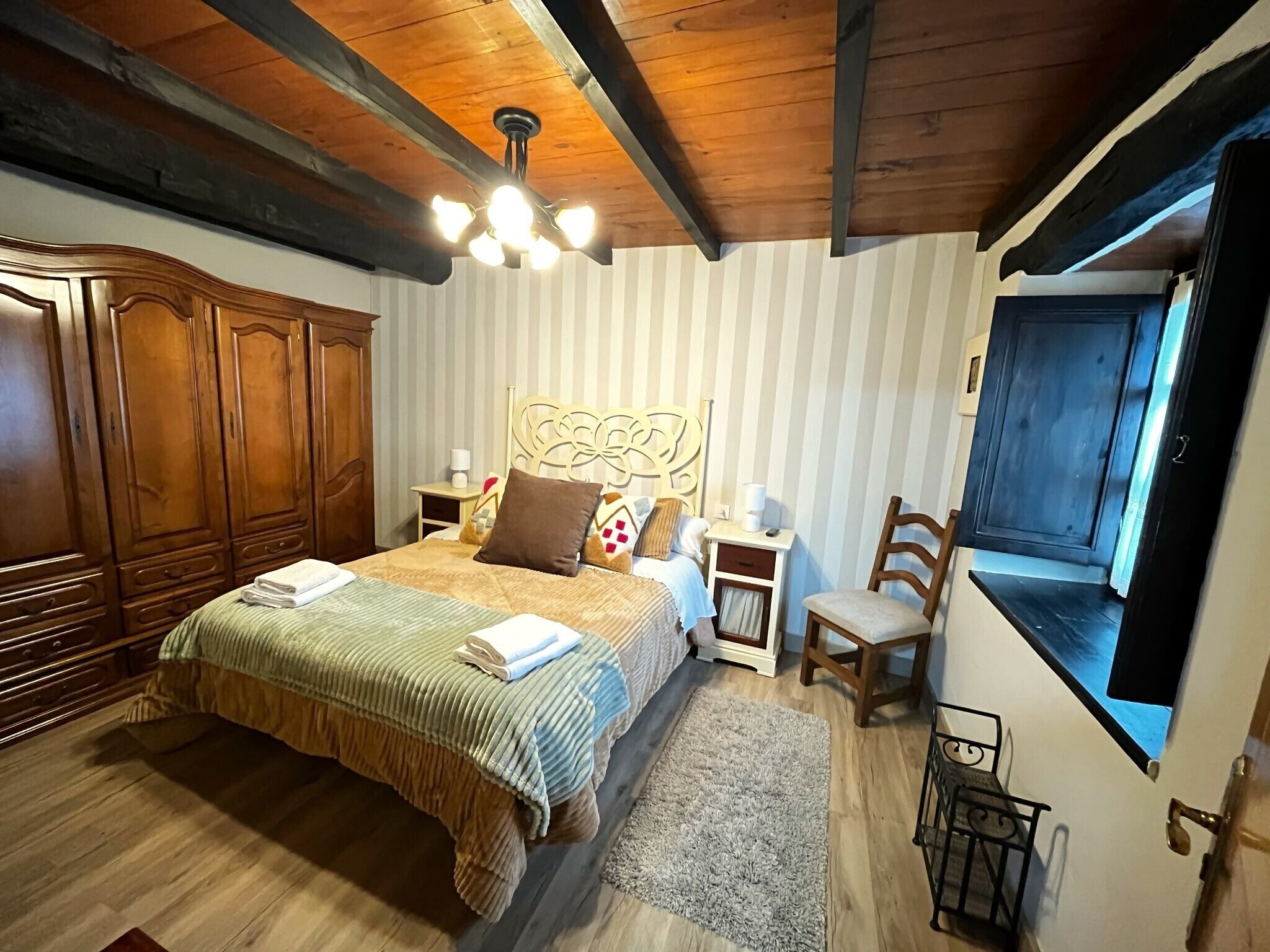 3 chambres, fer et planche à repasser, lit parapluie, Wi-Fi gratuit